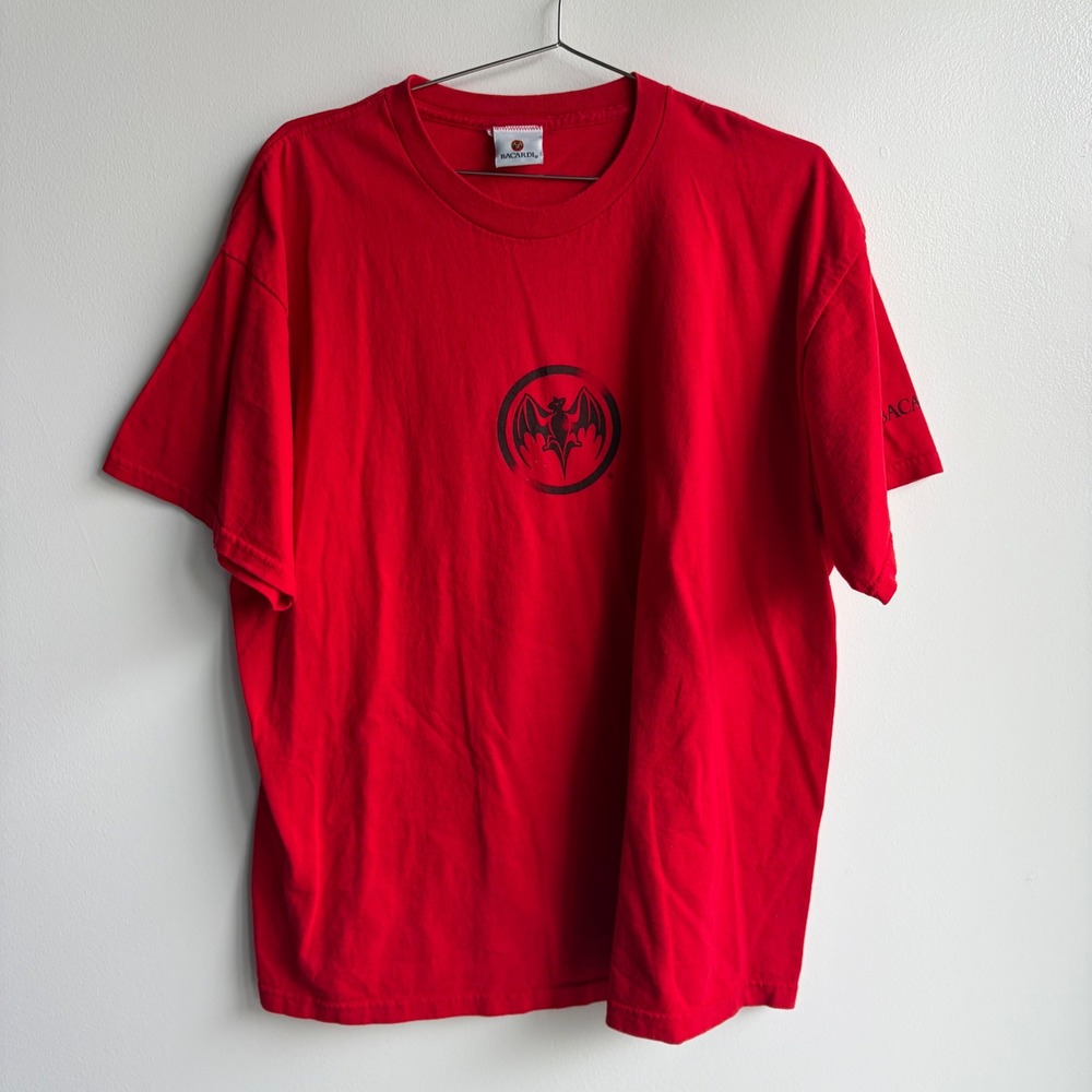 Bacardi Rum Bat Logo Red Graphic T-Shirt Mens Large Short Sleeve